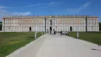 Caserta, bourbonische K�nigspalast, erbaut ab 1751 unter Karl VII. nach Pl�nen von Luigi Vanvitellis (24.09.2022)