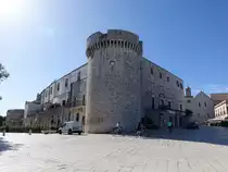 Conversano, Castello Aragonese an der Piazza Castello, normannische Festung aus dem 11. Jahrhundert (28.09.2022)