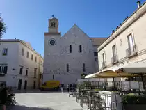 Conversano, romanische Kathedrale di Santa Maria Assunta, erbaut im 11. Jahrhundert, Fassade umgestaltet von 1358 bis 1379 (28.09.2022)