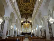 Gravina di Puglia, Innenraum der Kathedrale St. Maria Assunta, Flachdecke aus geschnitztem und vergoldetem Holz, Chorgest�hl von 1561, Domorgel von 1907 (29.09.2022)