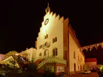 Das nur noch in Resten original erhalten gebliebene  Alte Kaufhaus  stammt aus dem 15. Jahrhundert . Es wurde Mitte des 19. Jahrhunderts zu einem Konzert- und Theatergeb�ude umgebaut. (Landau, Dezember 2014)