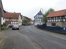 Sichertshausen, Fachwerkh�user an der Hauptstra�e (30.04.2022)