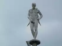 Der  pinkelnde Engel , eine Figur des belgischen K�nstlers Wim Delvoye, am 20.07.22 an der Driehoeksplein in Knokke-Heist an der belgischen Nordseek�ste.
