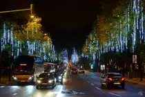 Die weihnachtlich beleuchtete Prachtstra�e Avenida da Liberdade f�hrt in die Unterstadt von Lissabon. (Dezember 2016)