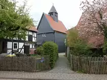Sch�nbach, evangelische Kirche, erbaut im 15. Jahrhundert (01.05.2022)