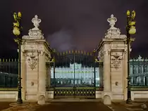 Das Tor zum Ehrenhof des K�niglichen Palastes (Palacio Real) in Madrid. (November 2022)