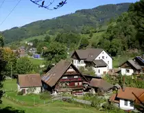 Simonswald, ein Blick auf die historische �l-und Getreidem�hle im Simonsw�lder Tal, Okt.2022