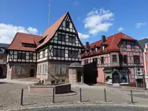 Heiligenstadt, Fachwerkh�user in der Stra�e am Berg (02.06.2022)