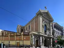 Die aus den 20er Jahren des letzten Jahrhunderts stammende neobarocke Kirche Unser Vater Jesus von Medinaceli (Bas�lica de Jes�s de Medinaceli) hat den Grundriss eines lateinischen Kreuzes. (Madrid, November 2022)