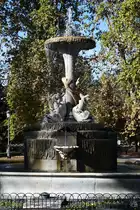 Den Galapagos-Springbrunnen (Fuente de los Gal�pagos) lie� K�nig Ferdinand VII. 1832 zur Feier des 1. Geburtstags von Prinzessin Isabella einweihen. (Madrid, November 2022)