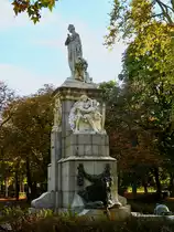 Im Retiro-Park Madrid ist das 1952 eingeweihte Kuba-Denkmal (Monumento a Cuba) zu sehen. (November 2022)