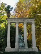 Ein Denkmal f�r den spanischen Komponisten Ruperto Chap� (Monumento a Ruperto Chap�) im Retiro-Park Madrid. (November 2022)

