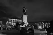 Dieser Springbrunnen mit dem Reiterstandbild des spanischen K�nigs Philipp IV. (Monumento a Felipe IV) befindet sich auf dem 1844 entstandenen Platz des Ostens (Plaza de Oriente) in Madrid. (November 2022)