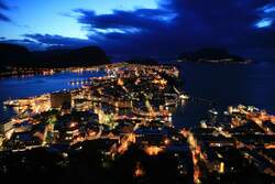 Das lesund-Panorama mit typisch westnorwegischem Wettercharakter; 06.10.2009