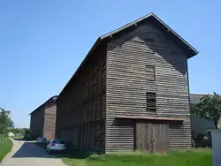 Ringsheim in der Ortenau,  diese Trocknungsanlagen f�r Tabak (Tabakschopf) waren ein Wahrzeichen  der Tabakanbaugemeinden,  Mai 2010