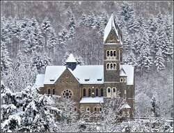 Die Dekanatskirche von Clervaux fotografiert am 18.12.2010.