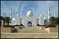Die Scheich-Zayid-Moschee in Abu Dhabi ist die drittgr��ste Moschee der Welt.