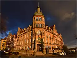 Lichtspiele in Konstanz    W�hrend Xaver den Bodensee streift, werden die Wolken extrem dunkel, aber das Licht kommt von S�dwesten ungehindert durch.
