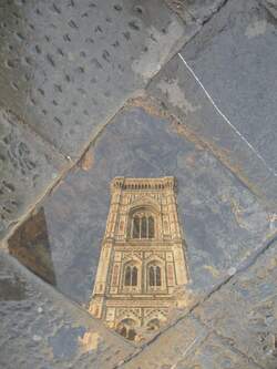 Regen am Morgen, ein bisschen Sonne am Nachmittag und eine Pf�tze - beste Voraussetzungen f�r ein Bild , dass aus dem Rahmen f�llt.