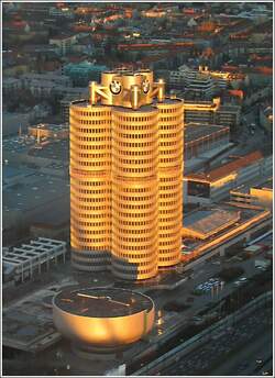 Das M�nchener BMW-Hochhaus im letzten Abendsonnenlicht.