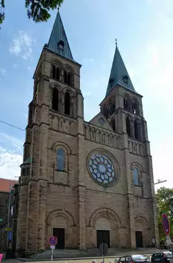 Landau in der Pfalz, die neoromanische Stadtpfarrkirche St.Maria, 1911 eingeweiht, gr��te Kirche der S�dpfalz, Sept.2017