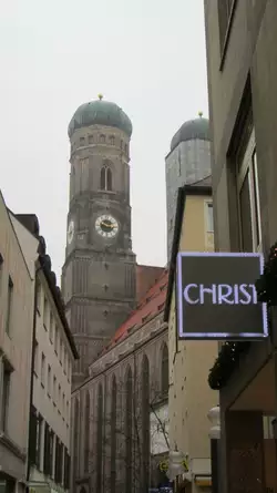 Blick auf die Frauenkirche in M�nchen.(4.1.2013)
